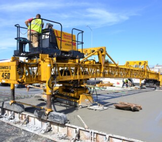 Бетоноукладчик GOMACO C-450 Cylinder Finisher